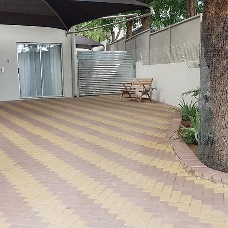 Feather Self Catering Accommodation Windhoek Eksteriør billede