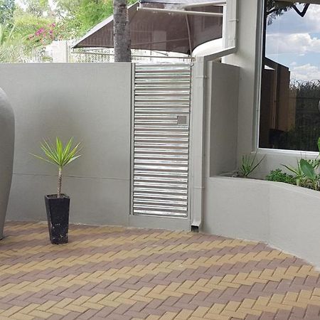 Feather Self Catering Accommodation Windhoek Eksteriør billede