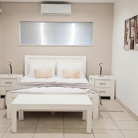 Feather Self Catering Accommodation Windhoek Eksteriør billede