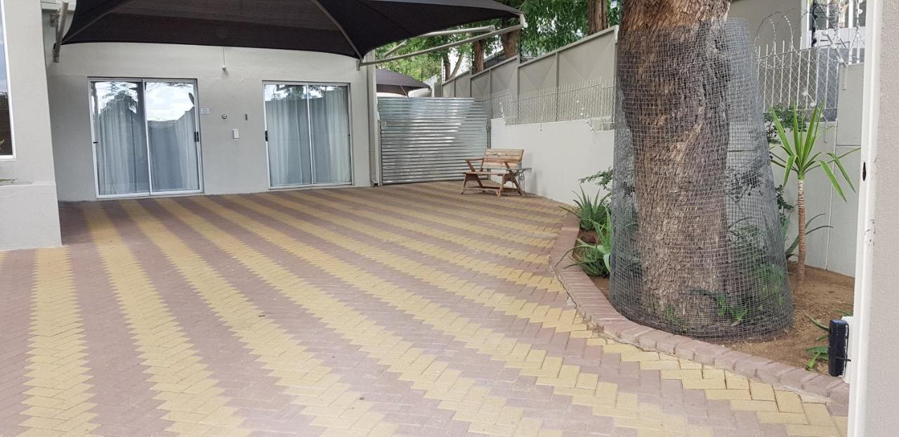 Feather Self Catering Accommodation Windhoek Eksteriør billede